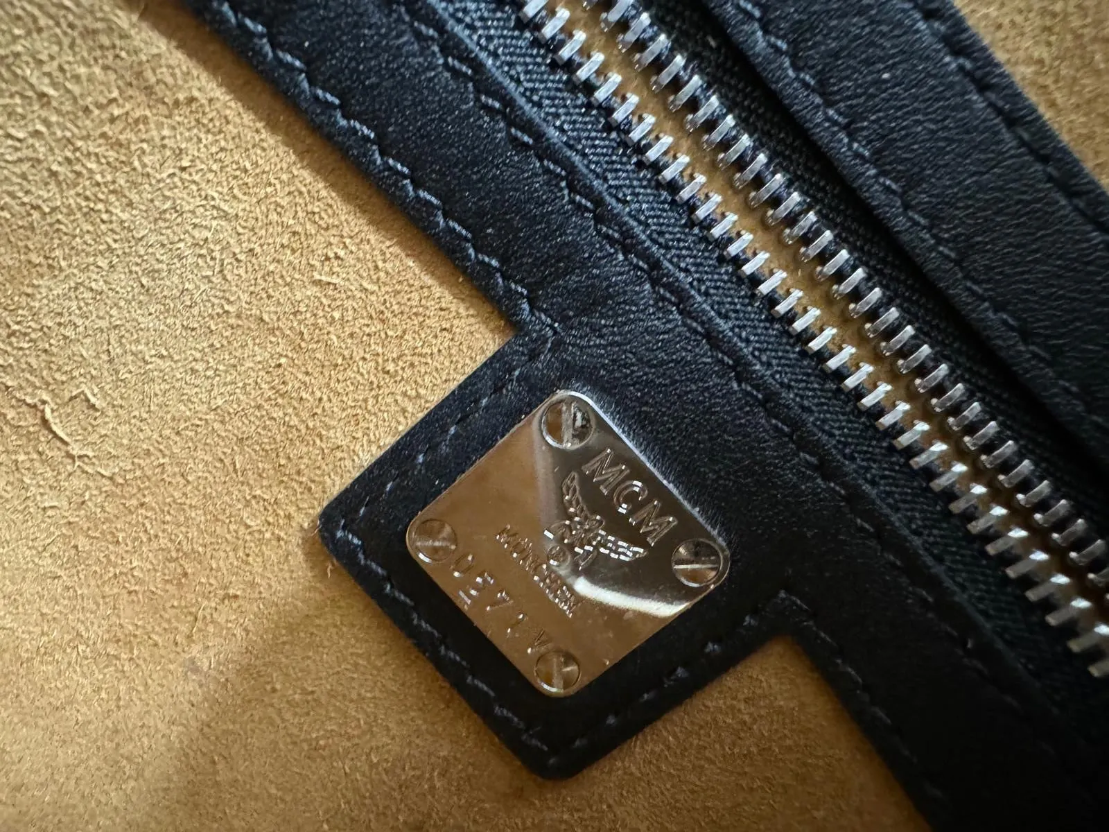 MCM VISETOS LARGE MUNCHEN TOTE BAG