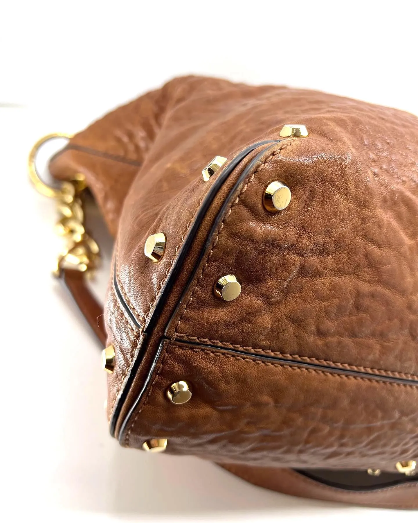 MICHAEL KORS ASTOR STUDDED LEATHER SHOULDER BAG
