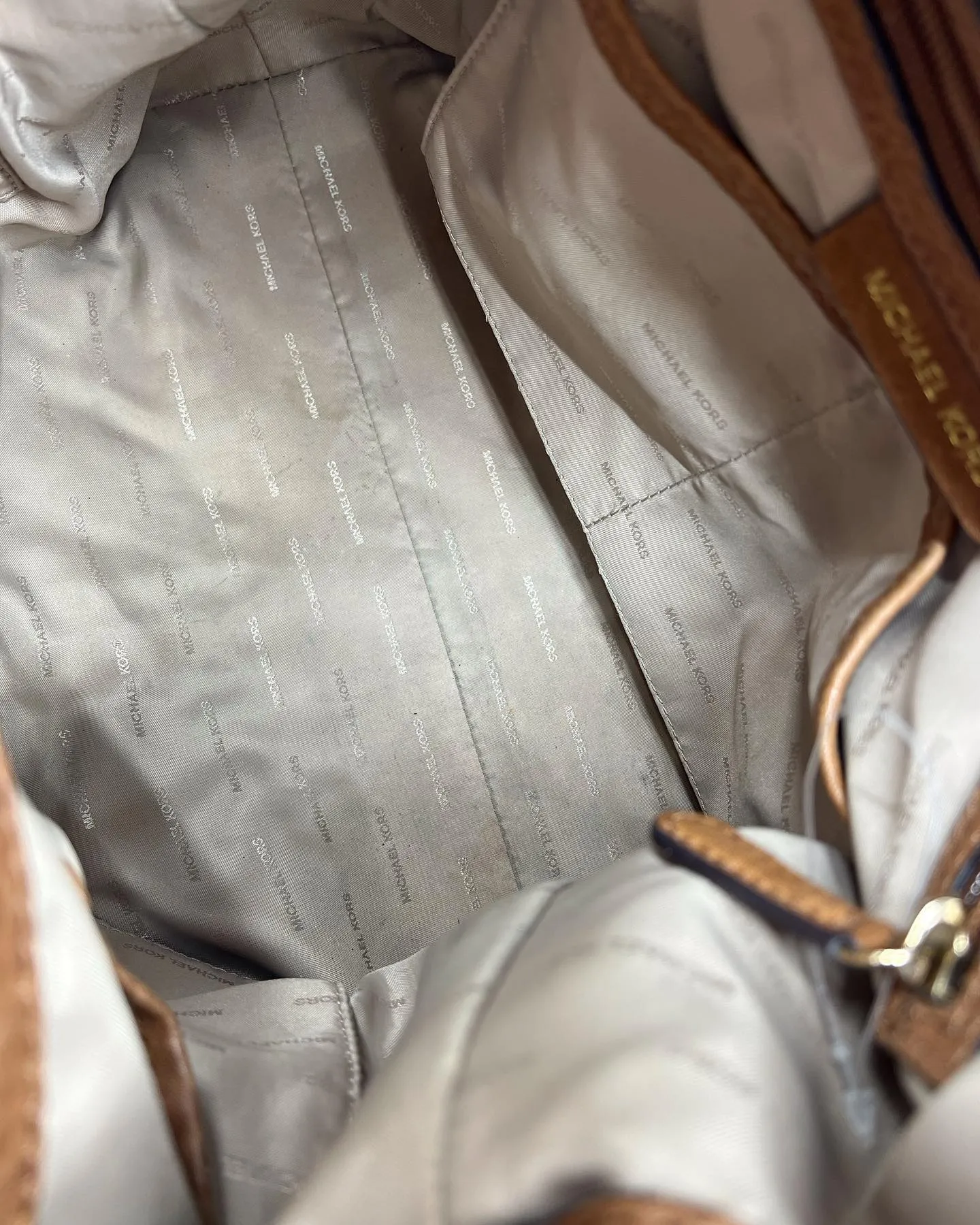 MICHAEL KORS ASTOR STUDDED LEATHER SHOULDER BAG