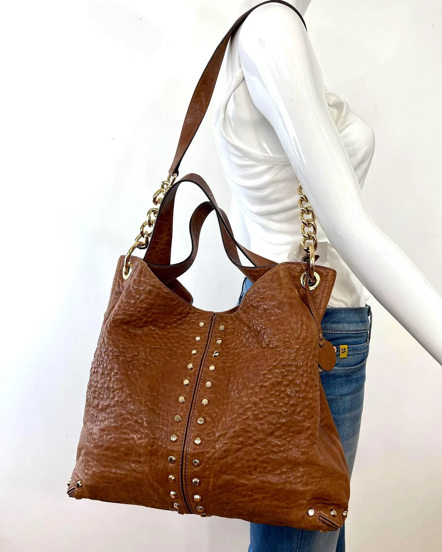 MICHAEL KORS ASTOR STUDDED LEATHER SHOULDER BAG