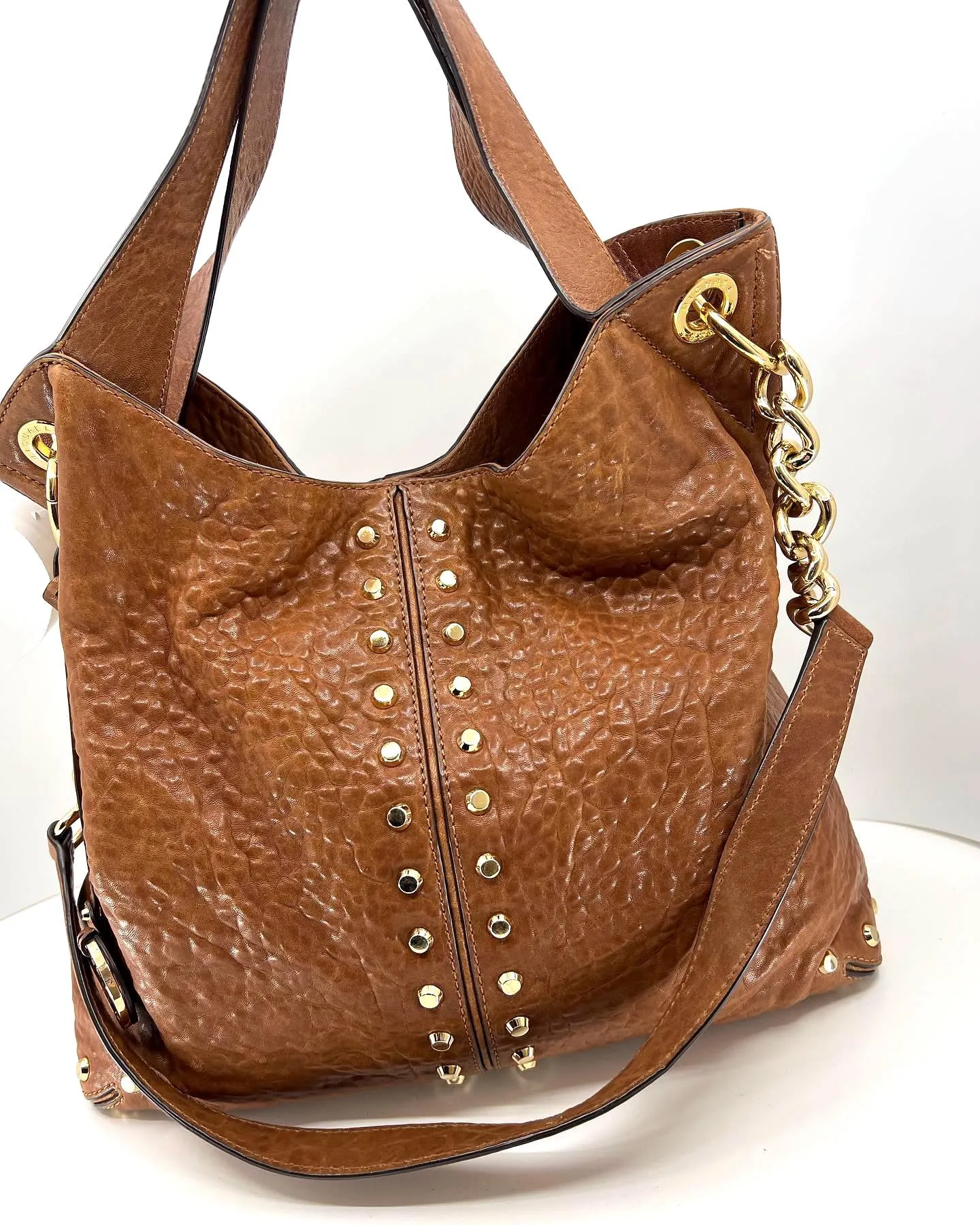 MICHAEL KORS ASTOR STUDDED LEATHER SHOULDER BAG