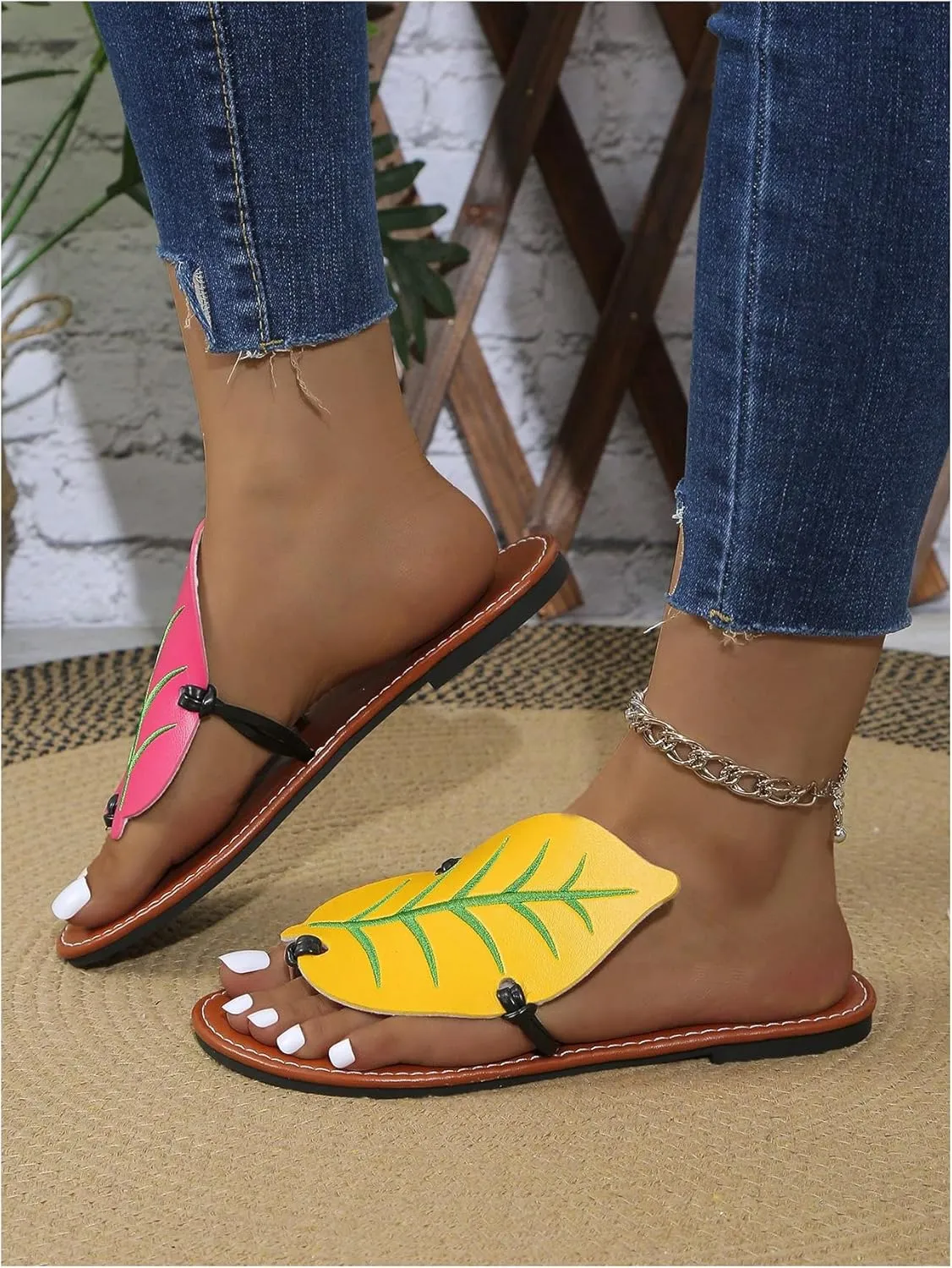 Women's Boho Leaf Appliques Thong Sandals Open Toe Outdoor Flip Flops Casual Slippers