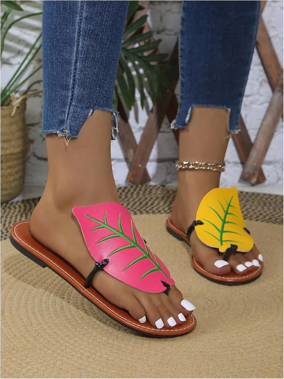 Women's Boho Leaf Appliques Thong Sandals Open Toe Outdoor Flip Flops Casual Slippers