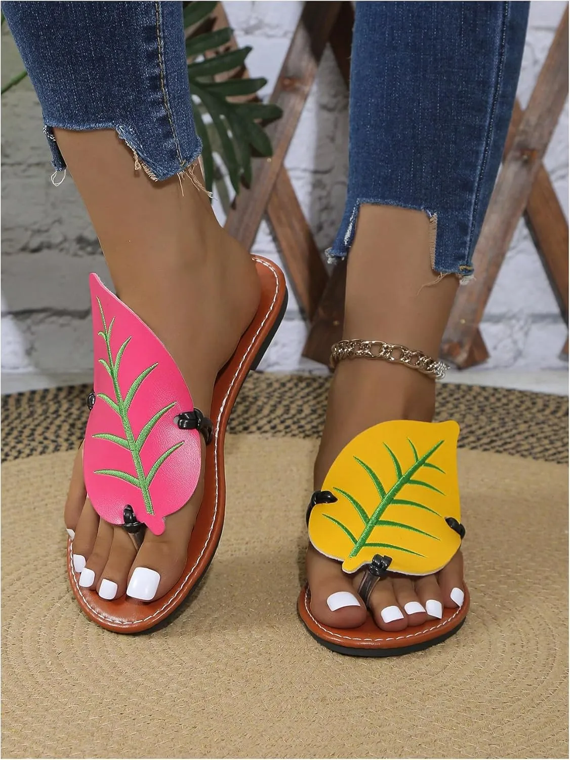 Women's Boho Leaf Appliques Thong Sandals Open Toe Outdoor Flip Flops Casual Slippers