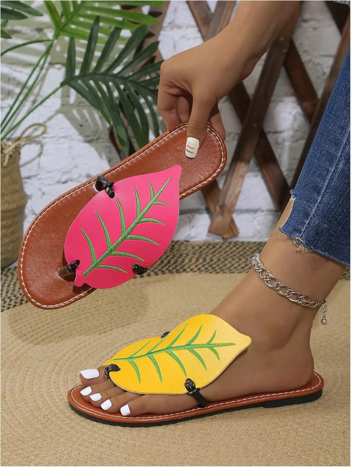 Women's Boho Leaf Appliques Thong Sandals Open Toe Outdoor Flip Flops Casual Slippers