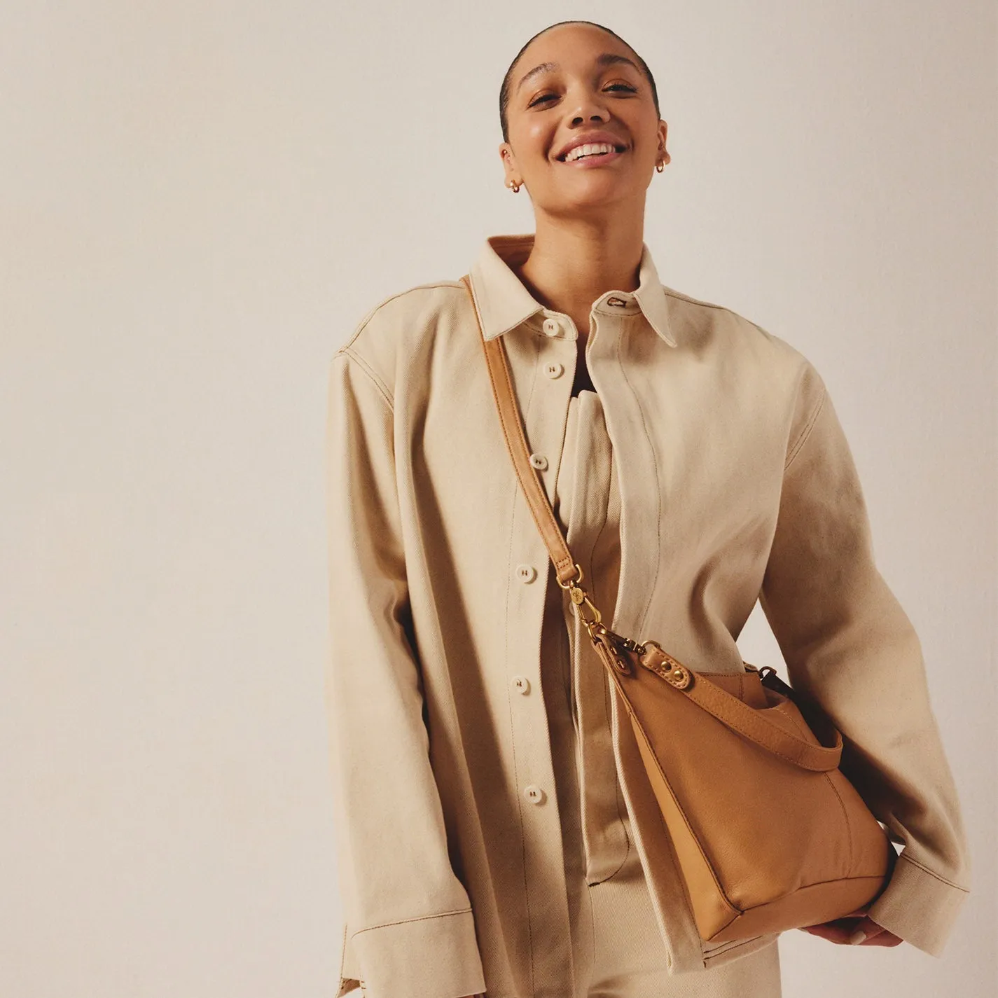 Women‘s Pier Shoulder Bag In Pebbled Leather - Sandstorm