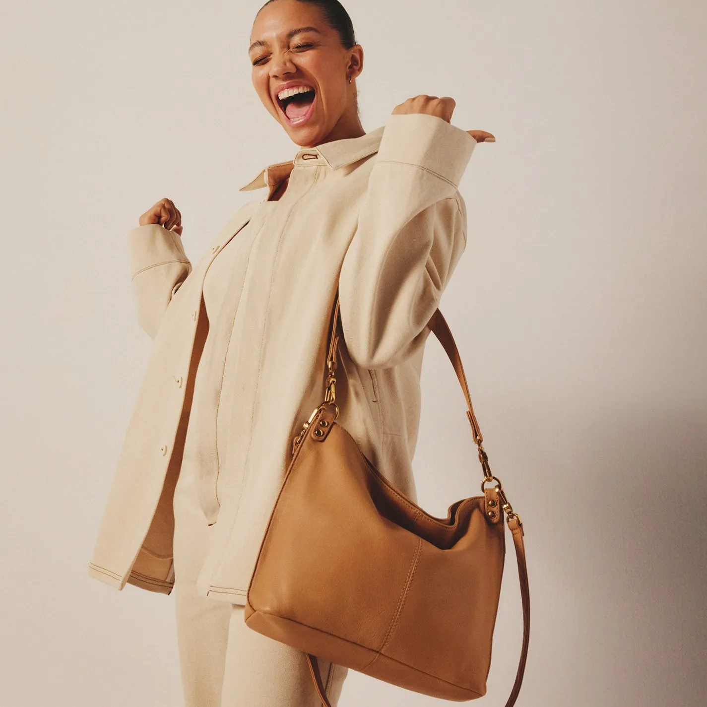 Women‘s Pier Shoulder Bag In Pebbled Leather - Sandstorm