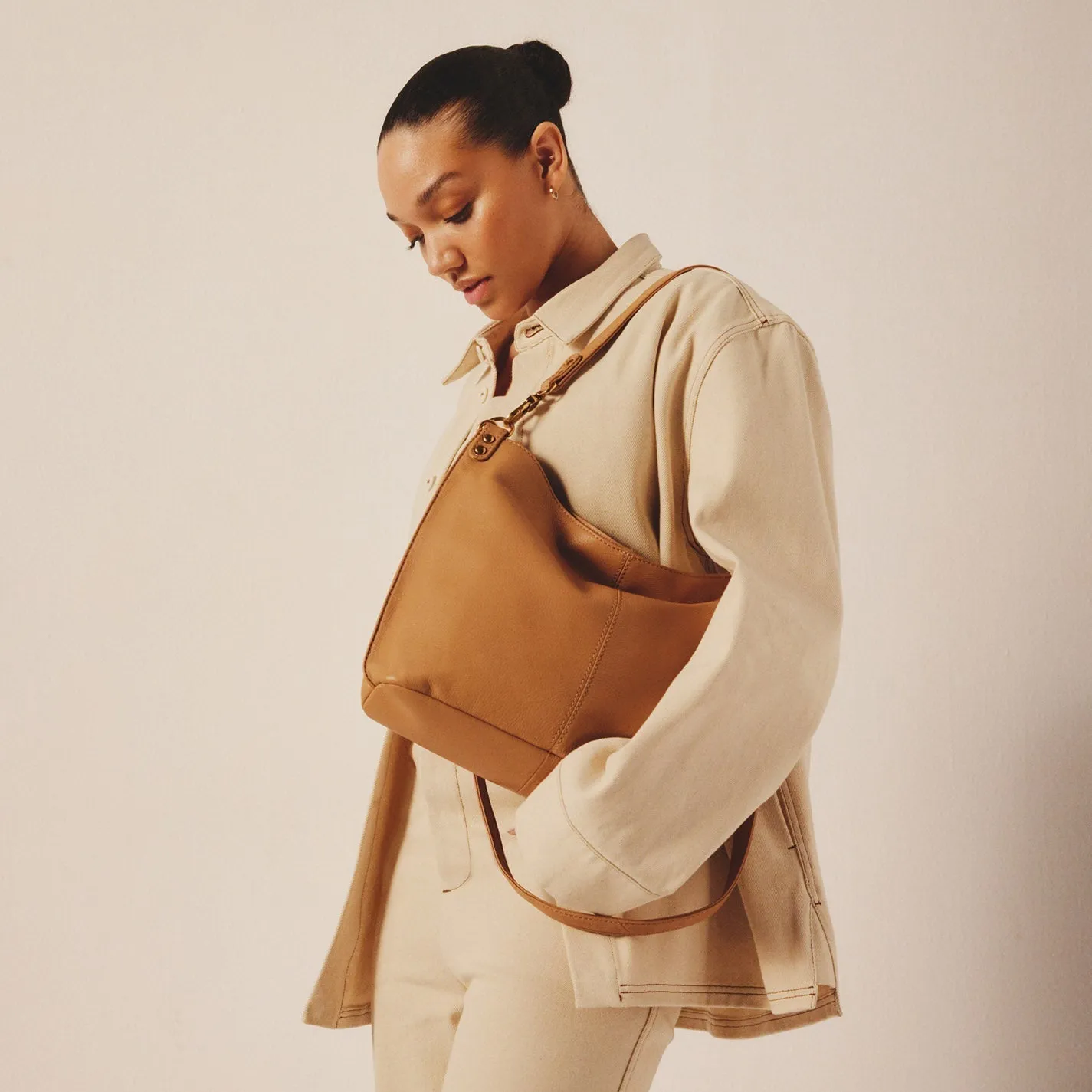 Women‘s Pier Shoulder Bag In Pebbled Leather - Sandstorm