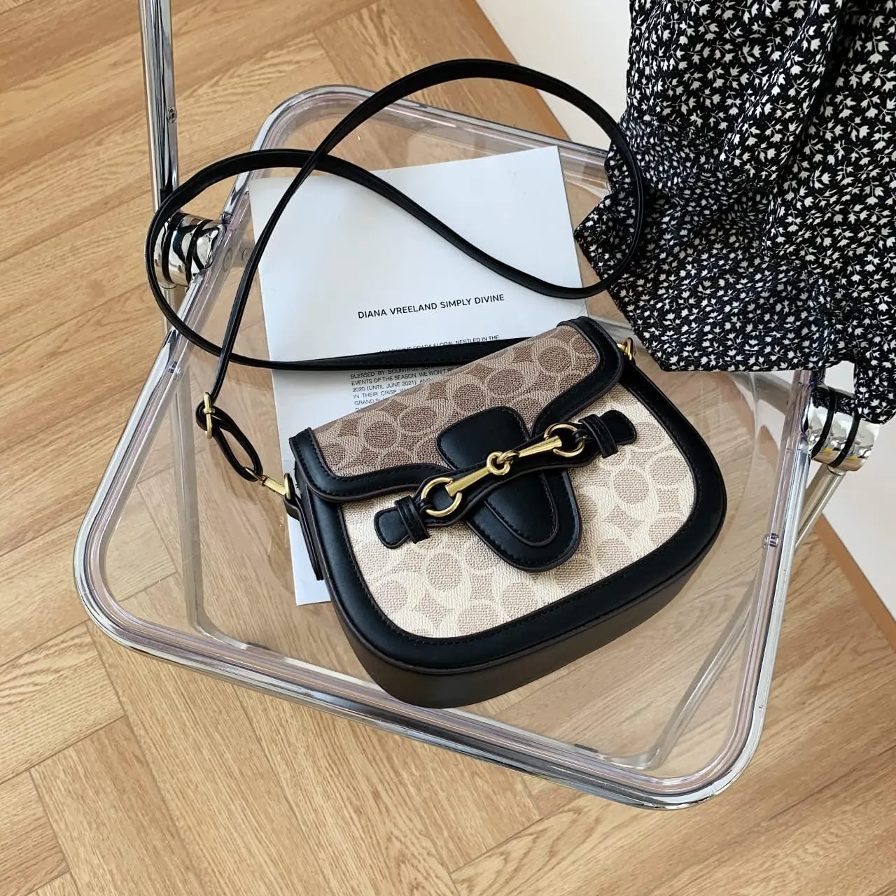 Women's Small Crossbody Bags with Golden Buckle Artificial Leather Purse Handbag in Fashionable Design