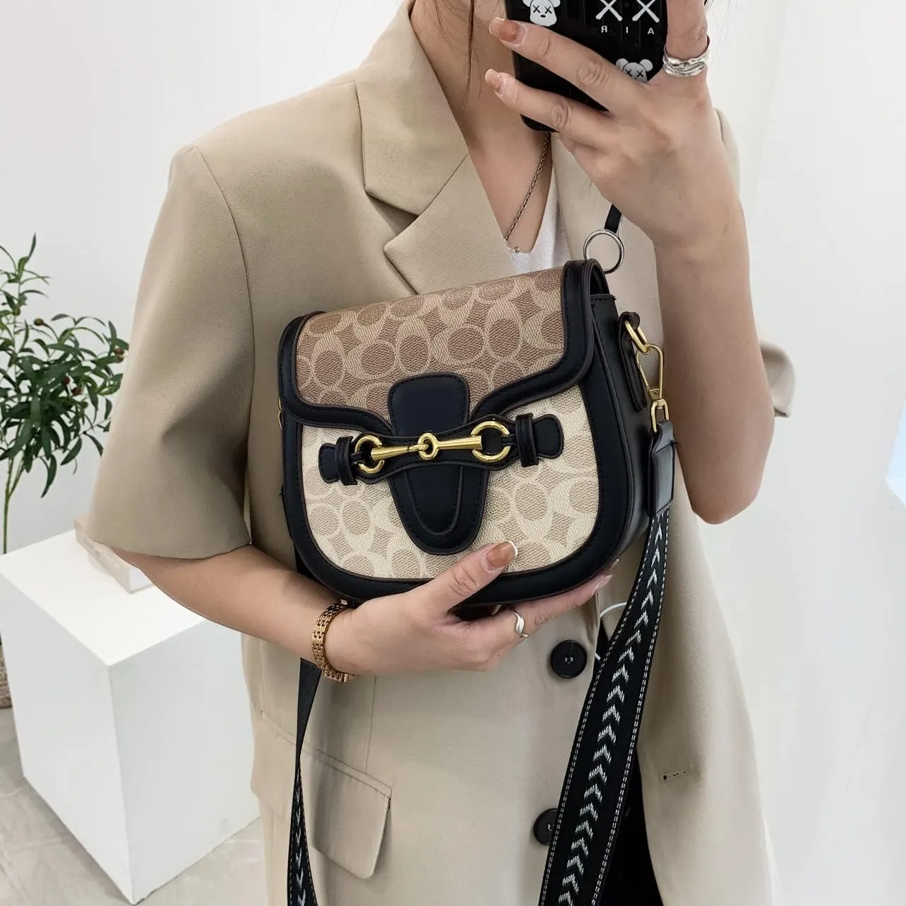 Women's Small Crossbody Bags with Golden Buckle Artificial Leather Purse Handbag in Fashionable Design